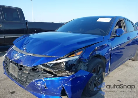 2021 Hyundai Elantra Sel z USA, uszkodzony, nr VIN 5NPLM4AG5MH008706